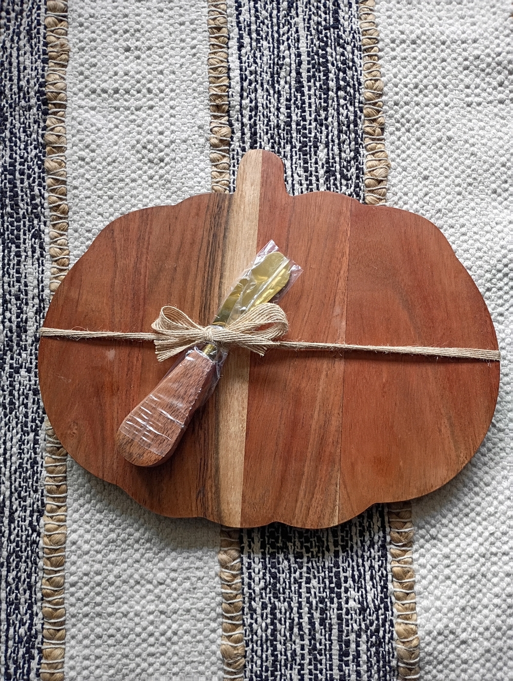 Adorable Pumpkin Cheese Board With Cheese Slicer
